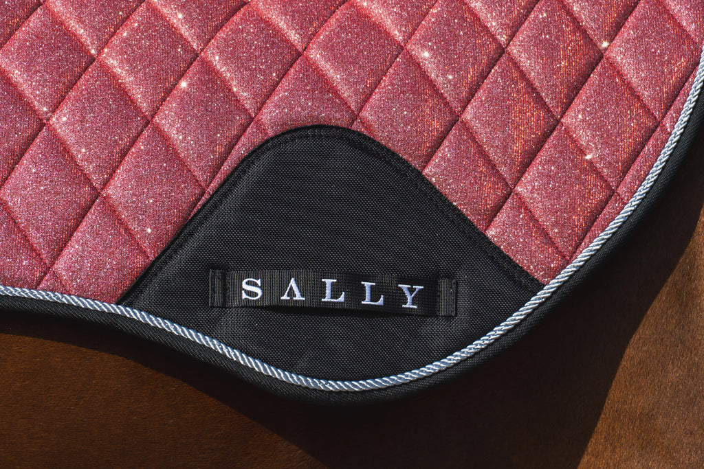 Color-changing "Startdust" saddle pad