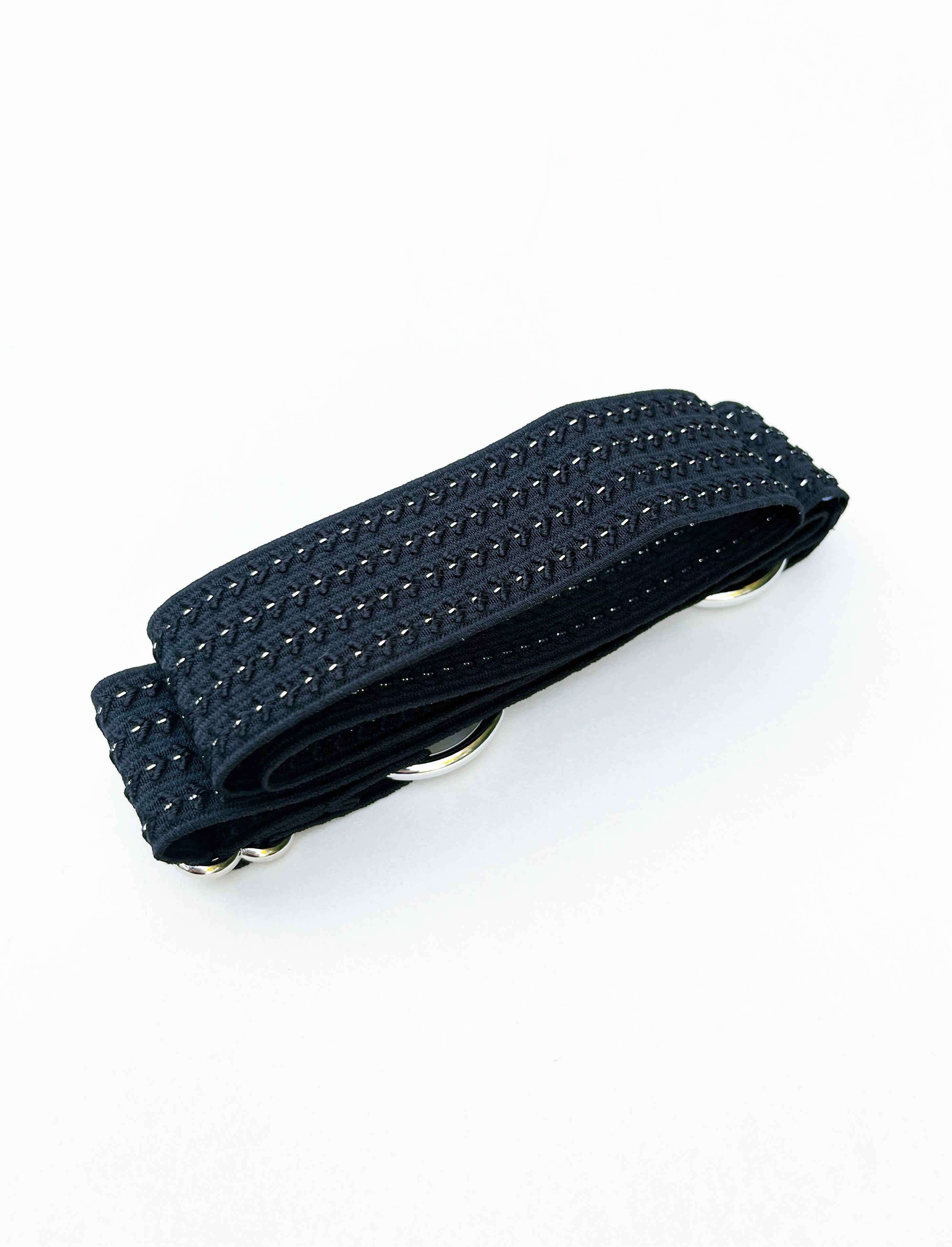 Fekete textúrált-elasztikus zablás öv